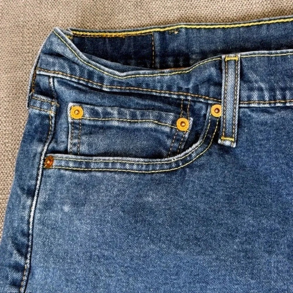 Levis 504 Regular Straight Fit Mens Jeans {Actual W38 L31) Medium Wash Blue